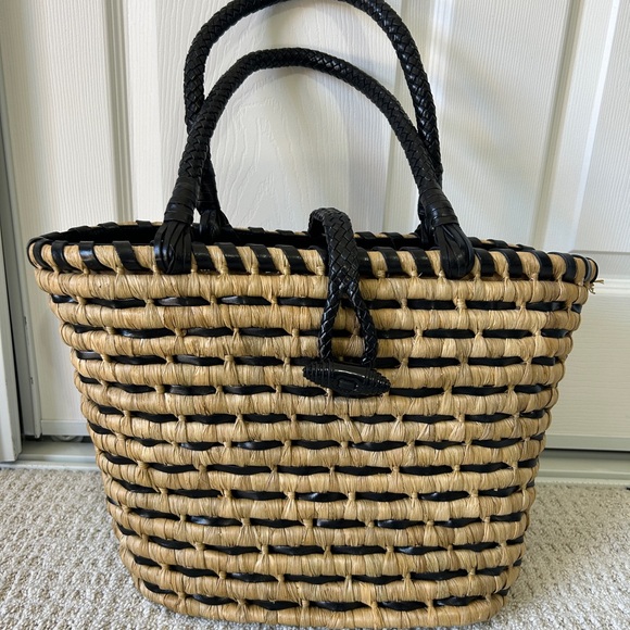 Straw Purse - Picture 1 of 6